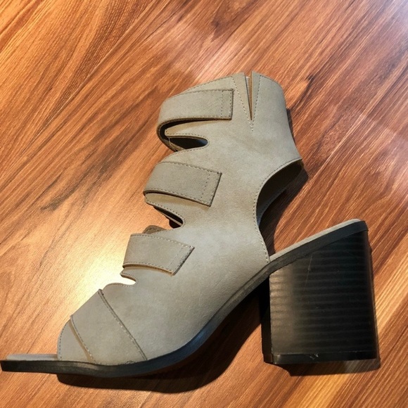 Maurice’s Gray Buckle Heels 7.5 - Picture 3 of 5